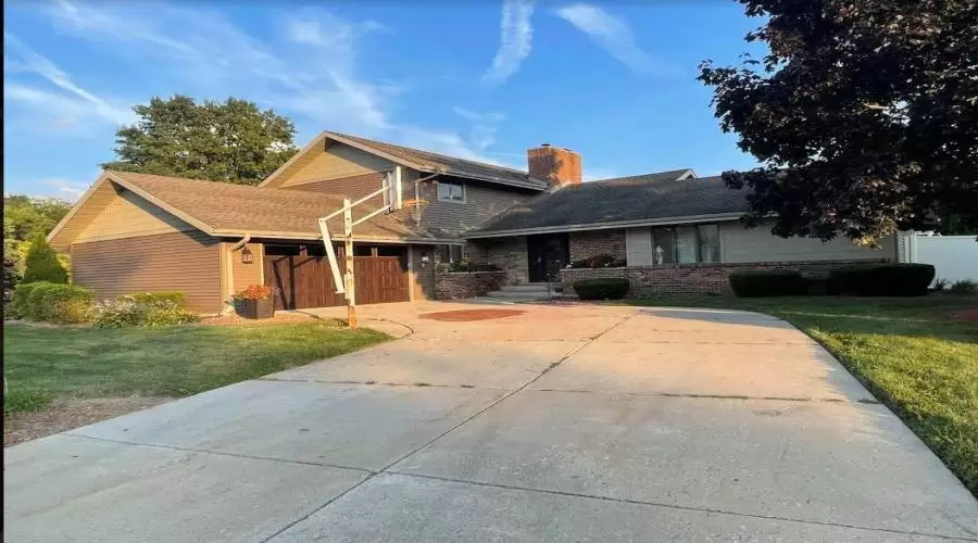 High Meadow Drive, Crown Point, Indiana, 4 Bedrooms Bedrooms, ,4 BathroomsBathrooms,Residential,Sale,High Meadow,GNR537636