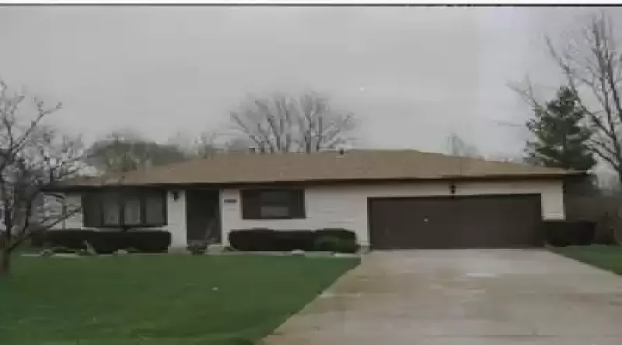 Kingsway Drive, Crown Point, Indiana, 3 Bedrooms Bedrooms, ,1 BathroomBathrooms,Residential,Sale,Kingsway,GNR98003631