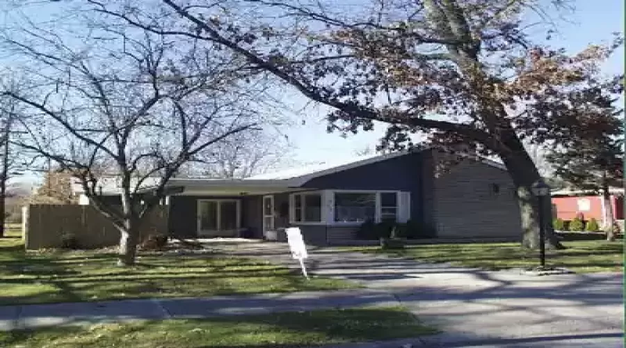 Crestwood Drive, Hobart, Indiana, 3 Bedrooms Bedrooms, ,2 BathroomsBathrooms,Residential,Sale,Crestwood,GNR99013941