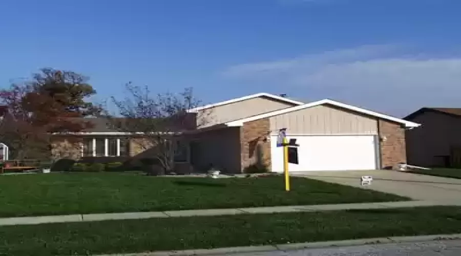 Built in 1985, new roof and freshly painted exterior in 2000, new garage door and opener in 1999. Located across the street from tot park