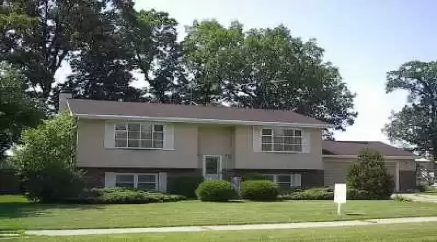 Walnut Lane, Hobart, Indiana, 3 Bedrooms Bedrooms, ,2 BathroomsBathrooms,Residential,Sale,Walnut,GNR40459