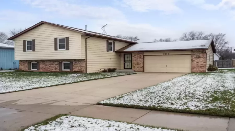 75th Avenue, Merrillville, Indiana, 4 Bedrooms Bedrooms, ,3 BathroomsBathrooms,Residential,Sale,75th,GNR543823