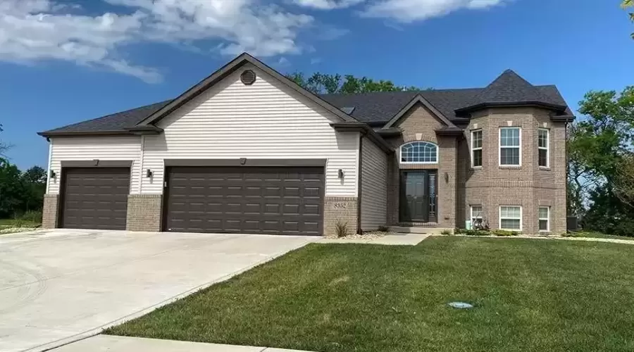 7210 102nd Place, Crown Point, Indiana 46307, 5 Bedrooms Bedrooms, ,3 BathroomsBathrooms,Residential,For Sale,102nd,MRD11719302