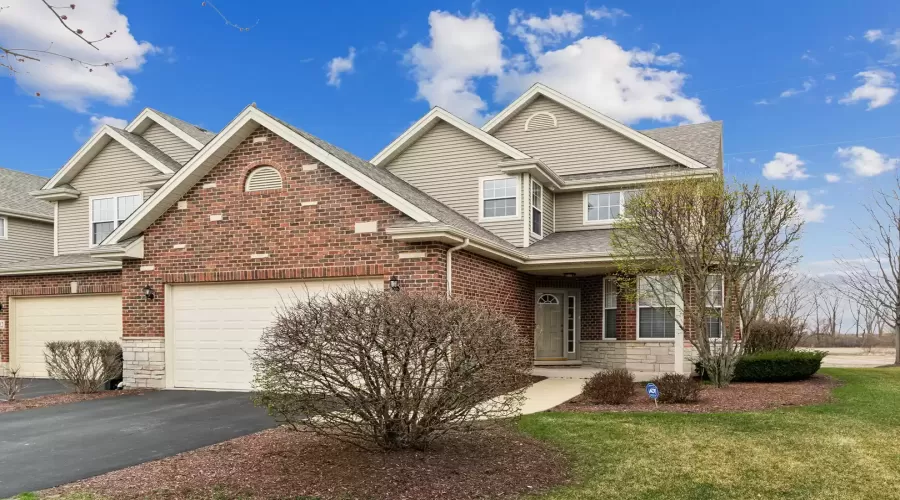 17910 Iroquois Trace, Tinley Park, Illinois 60477, 3 Bedrooms Bedrooms, ,4 BathroomsBathrooms,Residential,For Sale,Iroquois Trace,MRD12007477