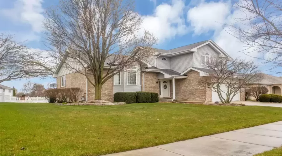7638 Hanover Drive, Tinley Park, Illinois 60477, 3 Bedrooms Bedrooms, ,3 BathroomsBathrooms,Residential,For Sale,Hanover,MRD12023069