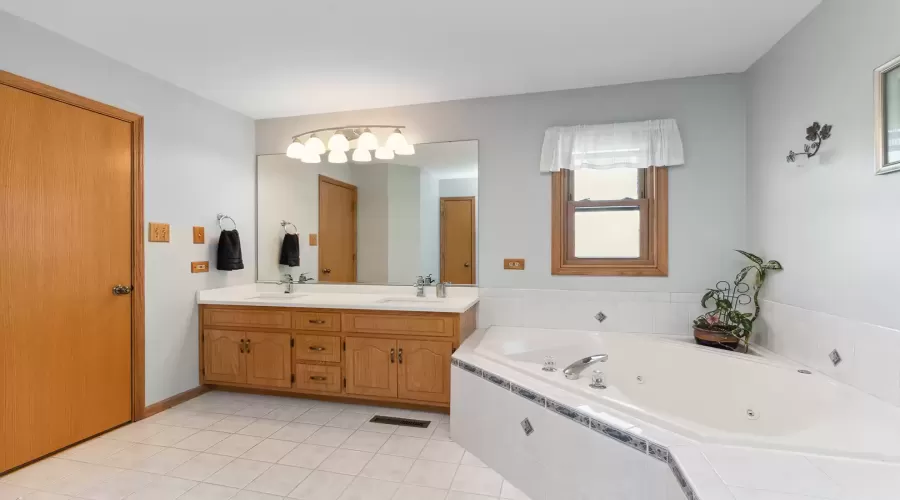 8054 Stonegate Drive, Tinley Park, Illinois 60487, 4 Bedrooms Bedrooms, ,3 BathroomsBathrooms,Residential,For Sale,Stonegate,MRD12034260