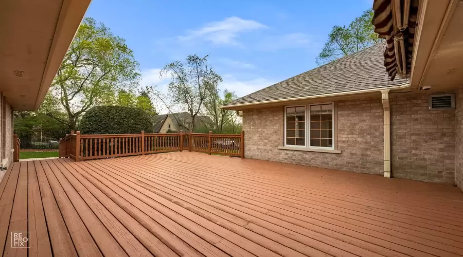 assessable deck off of the In-law Suite