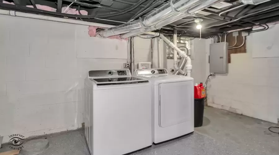 Washer and dryer will stay.