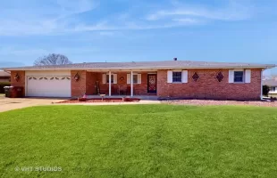 420 Dolly Drive, Manteno, Illinois 60950, 3 Bedrooms Bedrooms, ,2 BathroomsBathrooms,Residential,For Sale,Dolly,MRD12025811