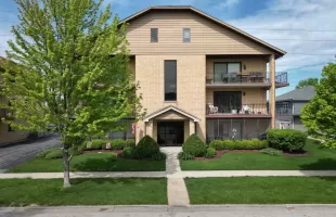 16800 82nd Avenue, Tinley Park, Illinois 60477, 2 Bedrooms Bedrooms, ,2 BathroomsBathrooms,Residential,For Sale,82nd,MRD12049953