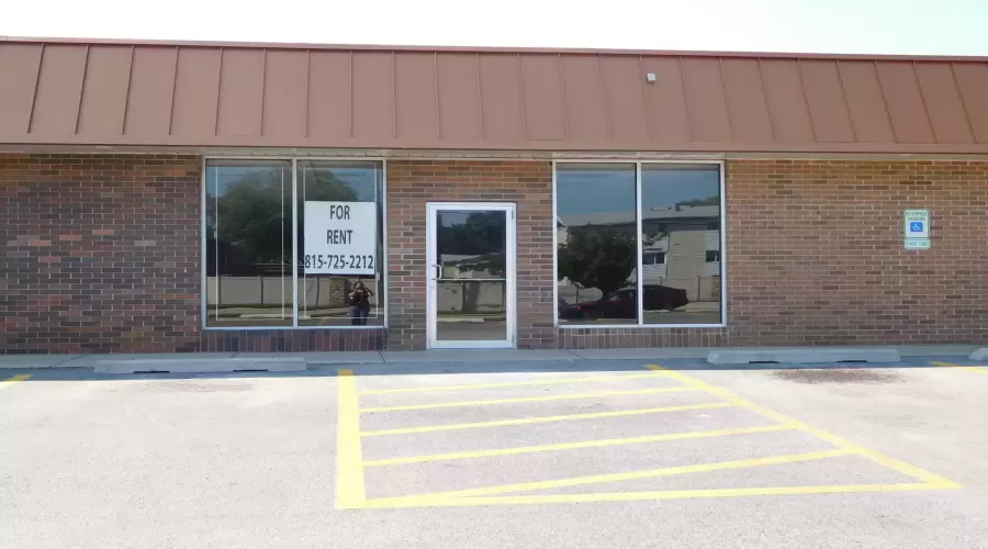 2352 GLENWOOD Avenue, Joliet, Illinois 60435, ,Commercial Lease,For Rent,GLENWOOD,MRD12055238