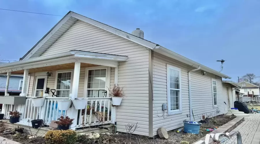 421 Chase Avenue, Joliet, Illinois 60432, 2 Bedrooms Bedrooms, ,1 BathroomBathrooms,Residential,For Sale,Chase,MRD12062669