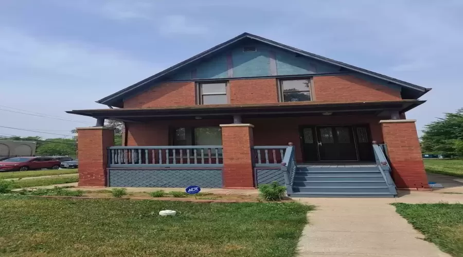 15246 Lexington Avenue, Harvey, Illinois 60426, 3 Bedrooms Bedrooms, ,2 BathroomsBathrooms,Residential,For Sale,Lexington,MRD11840129