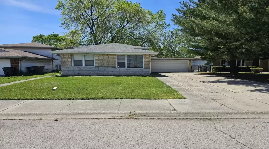 1265 Prince Drive, South Holland, Illinois 60473, 3 Bedrooms Bedrooms, ,2 BathroomsBathrooms,Residential,For Sale,Prince,MRD12054181