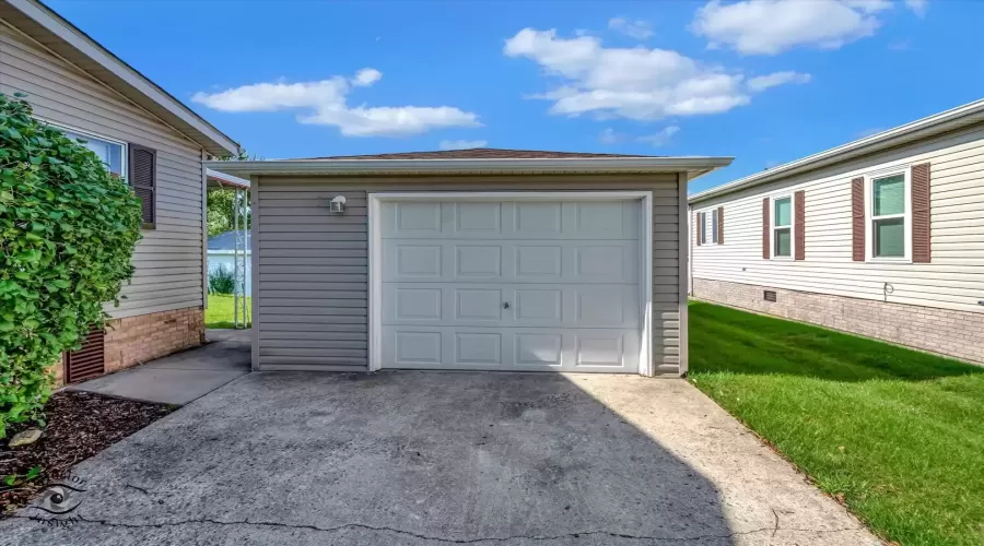 10900 Gateway Drive, Frankfort, Illinois 60423, 2 Bedrooms Bedrooms, ,2 BathroomsBathrooms,Manufactured In Park,For Sale,Gateway,MRD12115950