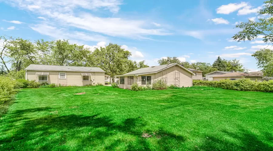 9241 Fairway Drive, Orland Park, Illinois 60462, 3 Bedrooms Bedrooms, ,1 BathroomBathrooms,Residential,For Sale,Fairway,MRD12122715