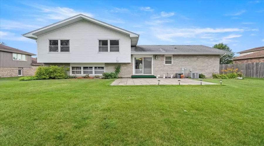 17713 Pheasant Drive, Tinley Park, Illinois 60487, 3 Bedrooms Bedrooms, ,2 BathroomsBathrooms,Residential,For Sale,Pheasant,MRD12127689