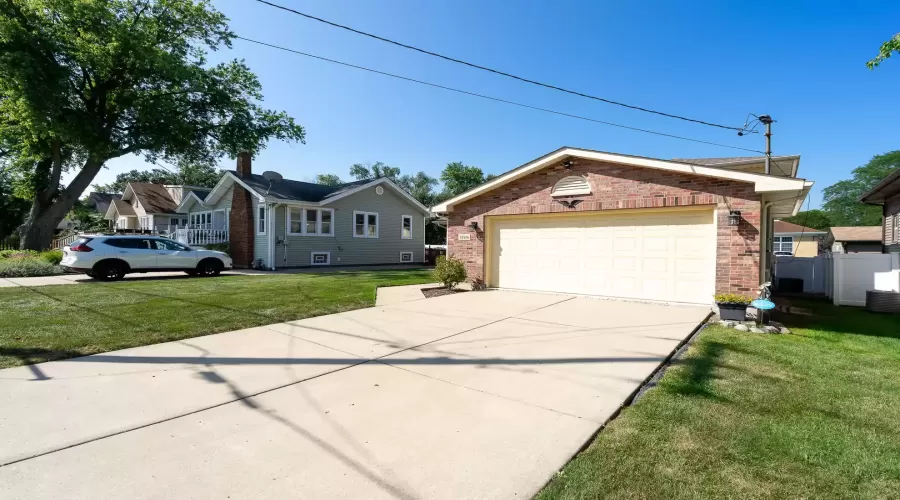 19506 Midland Avenue, Mokena, Illinois 60448, 3 Bedrooms Bedrooms, ,2 BathroomsBathrooms,Residential,For Sale,Midland,MRD12138899