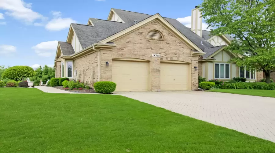 14358 Lake Ridge Road, Orland Park, Illinois 60462, 3 Bedrooms Bedrooms, ,4 BathroomsBathrooms,Residential,For Sale,Lake Ridge,MRD12138923