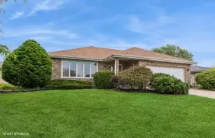 19725 Schoolhouse Road, Mokena, Illinois 60448, 3 Bedrooms Bedrooms, ,3 BathroomsBathrooms,Residential,For Sale,Schoolhouse,MRD12046418