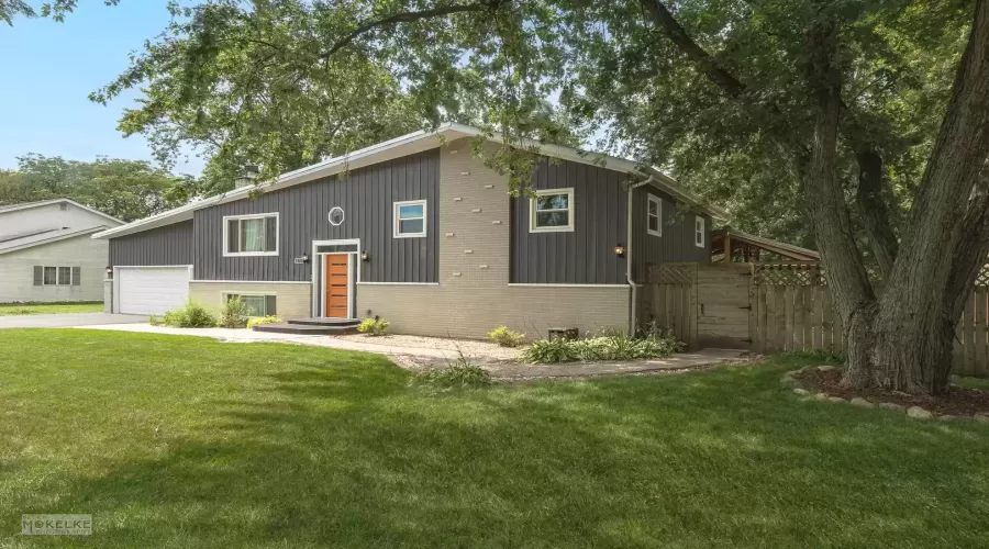 18760 Townline Road, Mokena, Illinois 60448, 3 Bedrooms Bedrooms, ,2 BathroomsBathrooms,Residential,For Sale,Townline,MRD12137165