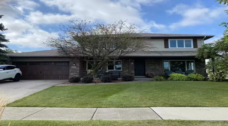 7933 172nd Street, Tinley Park, Illinois 60477, 5 Bedrooms Bedrooms, ,4 BathroomsBathrooms,Residential,For Sale,172nd,MRD12137320