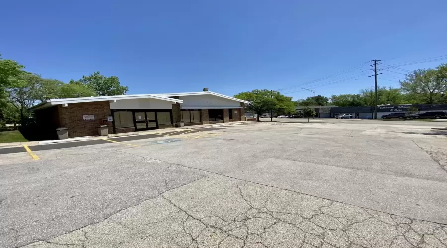 301 Cass Avenue, Westmont, Illinois 60559, ,Commercial Lease,For Rent,Cass,MRD12056311