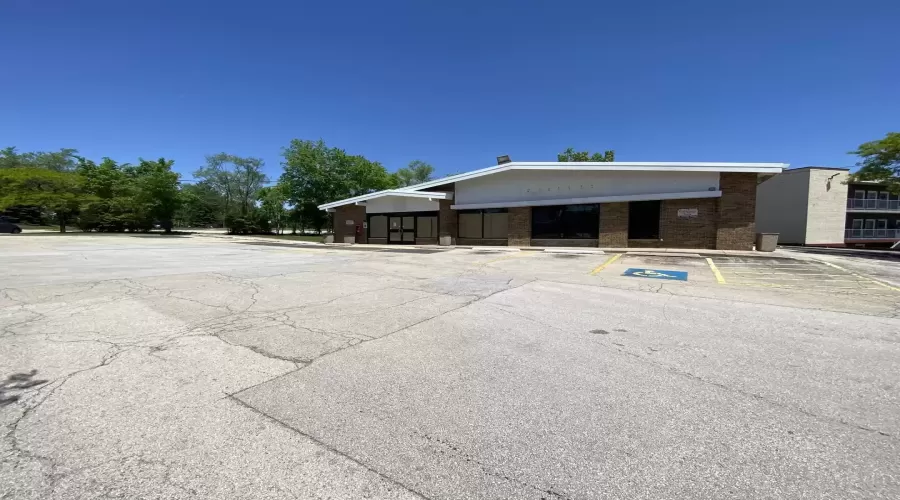 301 Cass Avenue, Westmont, Illinois 60559, ,Commercial Lease,For Rent,Cass,MRD12056311