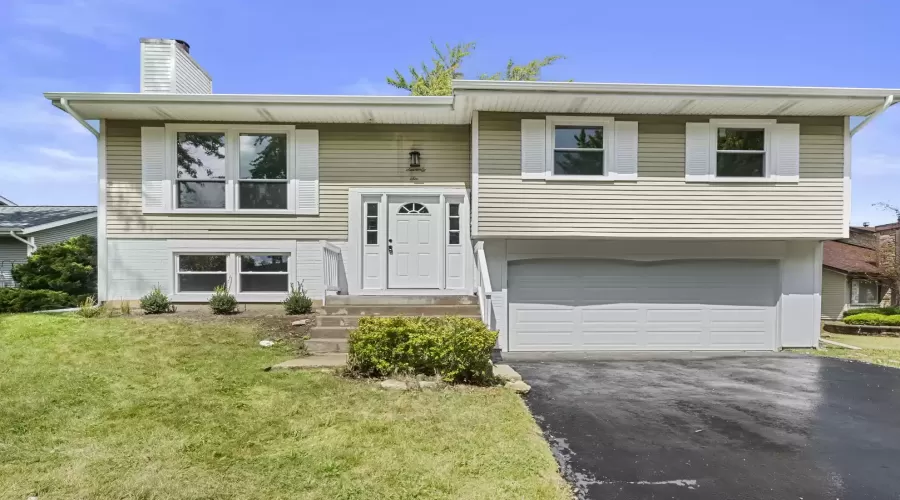 76 Abbeywood Drive, Romeoville, Illinois 60446, 3 Bedrooms Bedrooms, ,3 BathroomsBathrooms,Residential,For Sale,Abbeywood,MRD12141342