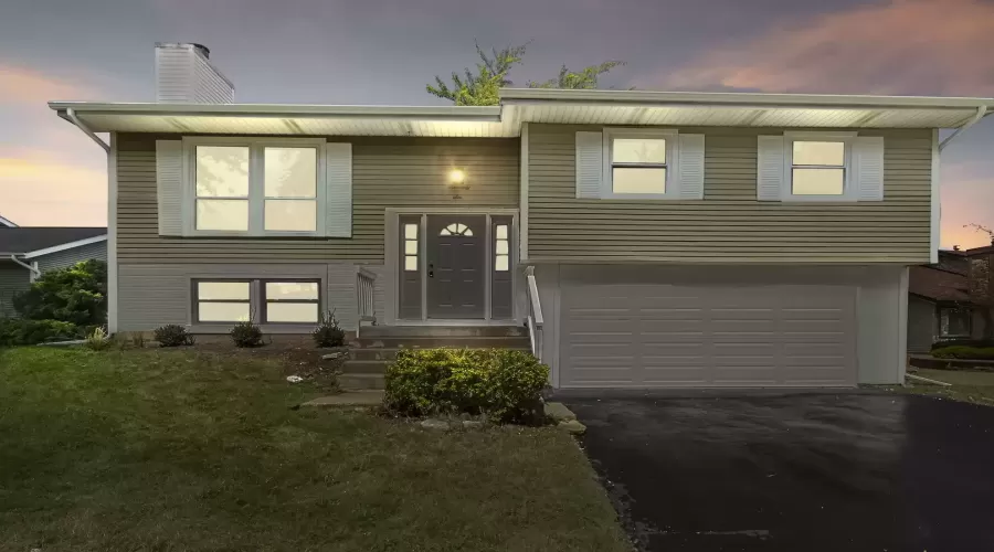 76 Abbeywood Drive, Romeoville, Illinois 60446, 3 Bedrooms Bedrooms, ,3 BathroomsBathrooms,Residential,For Sale,Abbeywood,MRD12141342