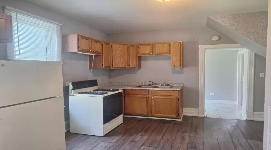 820 John Street, Joliet, Illinois 60435, 2 Bedrooms Bedrooms, ,2 BathroomsBathrooms,Residential Lease,For Rent,John,MRD12141493