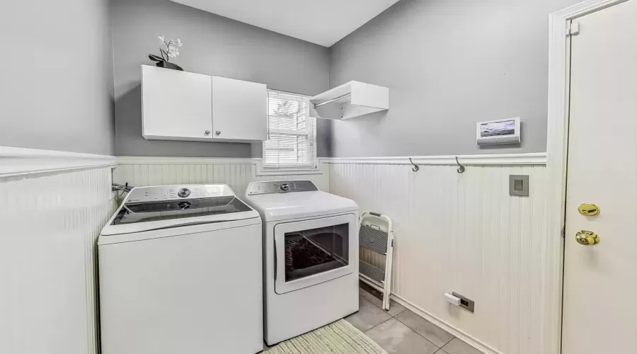 Primary Ensuite Bath- Double Vanity, Soaking tub