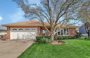 17625 Iroquois Trace, Tinley Park, Illinois 60477, 3 Bedrooms Bedrooms, ,2 BathroomsBathrooms,Residential,For Sale,Iroquois Trace,MRD12141771