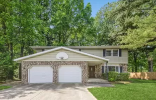 424 Laurel Drive, Trail Creek, Indiana, 4 Bedrooms Bedrooms, ,4 BathroomsBathrooms,Residential,For Sale,Laurel,NRA803862