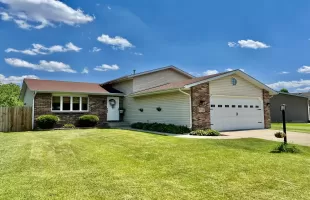 7218 Kestrel Street, Hobart, Indiana, 4 Bedrooms Bedrooms, ,3 BathroomsBathrooms,Residential,For Sale,Kestrel,NRA804313