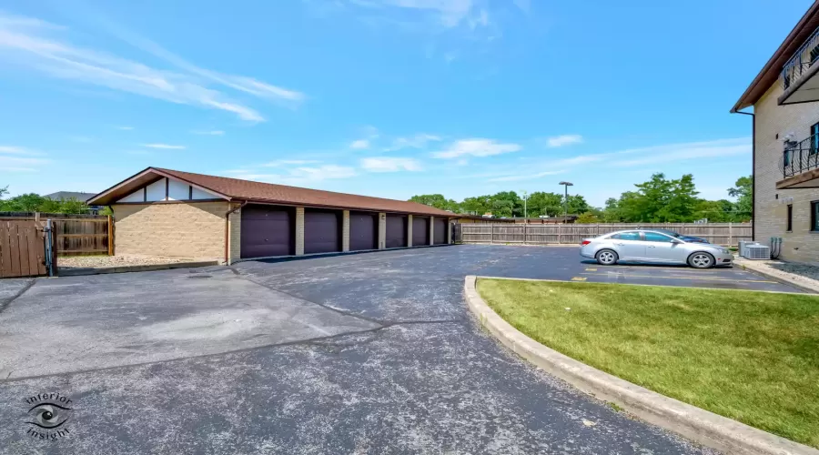 17940 Royal Oak Court, Tinley Park, Illinois 60477, 2 Bedrooms Bedrooms, ,2 BathroomsBathrooms,Residential,For Sale,Royal Oak,MRD12141497