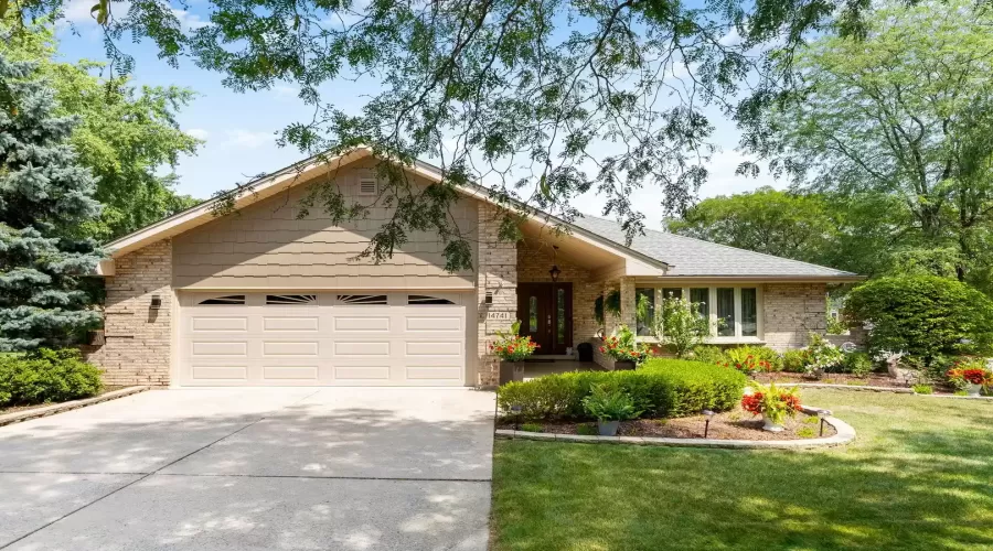 14741 Sprucecreek Lane, Orland Park, Illinois 60467, 3 Bedrooms Bedrooms, ,3 BathroomsBathrooms,Residential,For Sale,Sprucecreek,MRD12150475