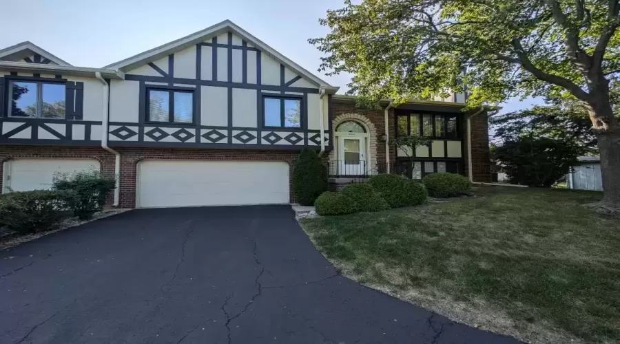 9200 Drummond Drive, Tinley Park, Illinois 60487, 2 Bedrooms Bedrooms, ,2 BathroomsBathrooms,Residential Lease,For Rent,Drummond,MRD12151388