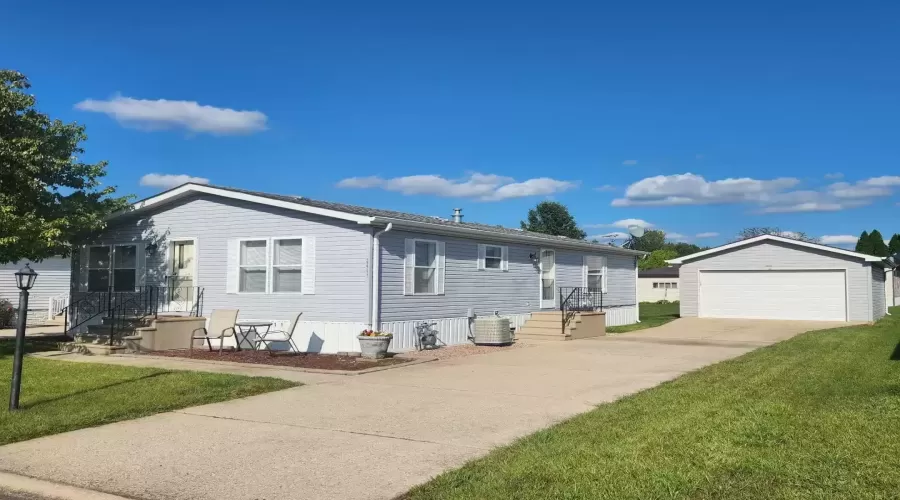 22711 Ravisloe Lane, Frankfort, Illinois 60423, 2 Bedrooms Bedrooms, ,2 BathroomsBathrooms,Manufactured In Park,For Sale,Ravisloe,MRD12149477