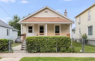 711 Youngs Avenue, Joliet, Illinois 60432, 2 Bedrooms Bedrooms, ,1 BathroomBathrooms,Residential,For Sale,Youngs,MRD12148472