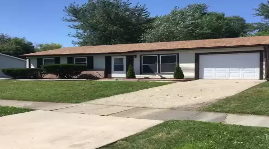 17163 Apple Tree Drive, Country Club Hills, Illinois 60478, 3 Bedrooms Bedrooms, ,1 BathroomBathrooms,Residential Lease,For Rent,Apple Tree,MRD12152173