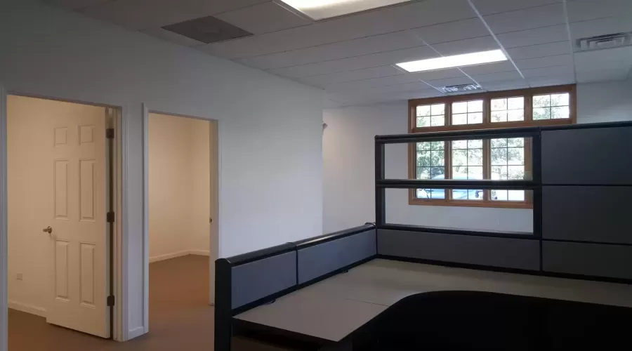 EXECUTIVE OFFICE SPACE IN RIDGEFIELD COMMONS