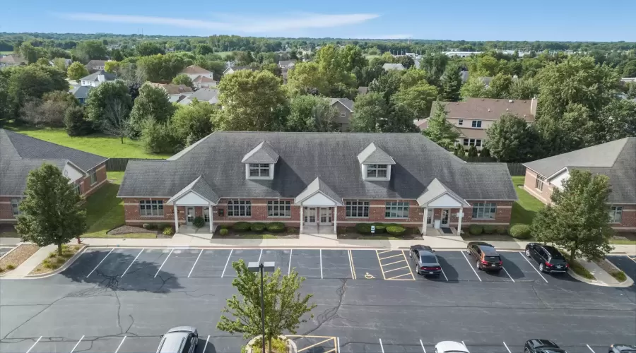 EXECUTIVE OFFICE SPACE IN RIDGEFIELD COMMONS