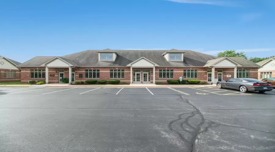 EXECUTIVE OFFICE SPACE IN RIDGEFIELD COMMONS