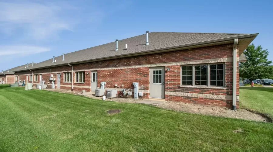 EXECUTIVE OFFICE SPACE IN RIDGEFIELD COMMONS