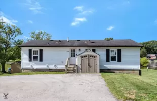 555 Lakeview Drive, Lowell, Indiana, 3 Bedrooms Bedrooms, ,3 BathroomsBathrooms,Residential,For Sale,Lakeview,NRA809615