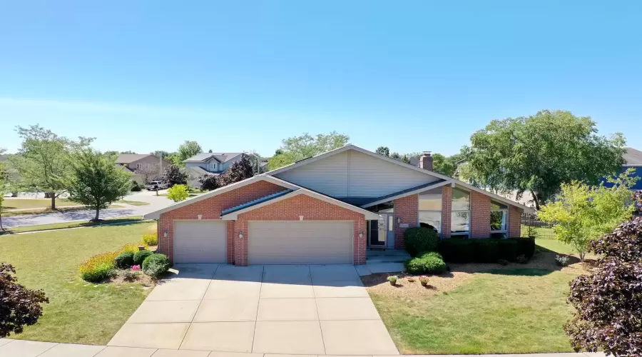 19330 Fane Court, Tinley Park, Illinois 60487, 3 Bedrooms Bedrooms, ,4 BathroomsBathrooms,Residential,For Sale,Fane,MRD12152861