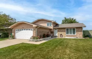 717 Roof Avenue, Romeoville, Illinois 60446, 3 Bedrooms Bedrooms, ,2 BathroomsBathrooms,Residential,For Sale,Roof,MRD12157912