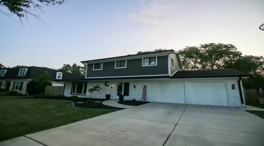 207 Meadow Wood Drive, Joliet, Illinois 60431, 4 Bedrooms Bedrooms, ,2 BathroomsBathrooms,Residential,For Sale,Meadow Wood,MRD12150779