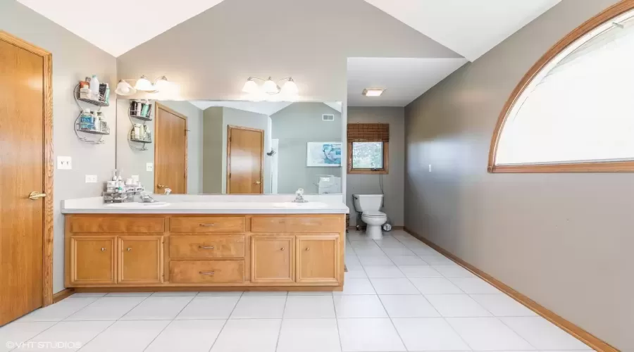 8912 Timbers Pointe Drive, Tinley Park, Illinois 60487, 5 Bedrooms Bedrooms, ,3 BathroomsBathrooms,Residential,For Sale,Timbers Pointe,MRD12161133